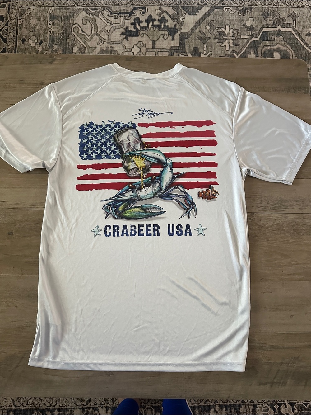 White Men’s Short-Sleeve Graphic Performance Shirt with American Flag - Picture 5 of 6